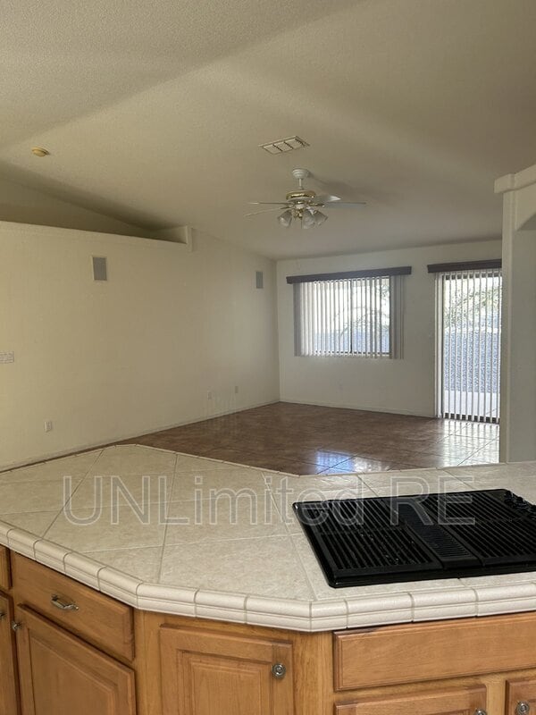 Building Photo - 2290 Interlake Dr