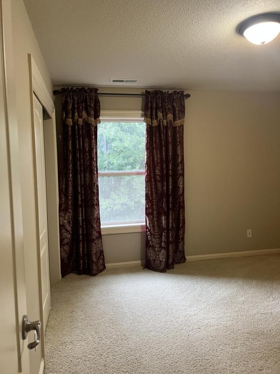 Building Photo - 15715 SE Bybee Dr