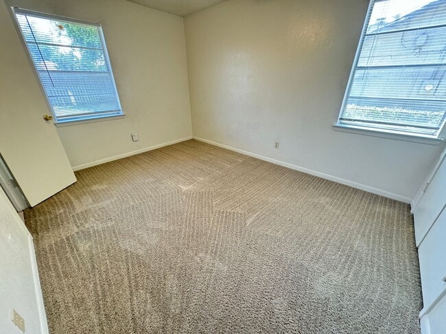 Building Photo - 2208 Chafin Dr