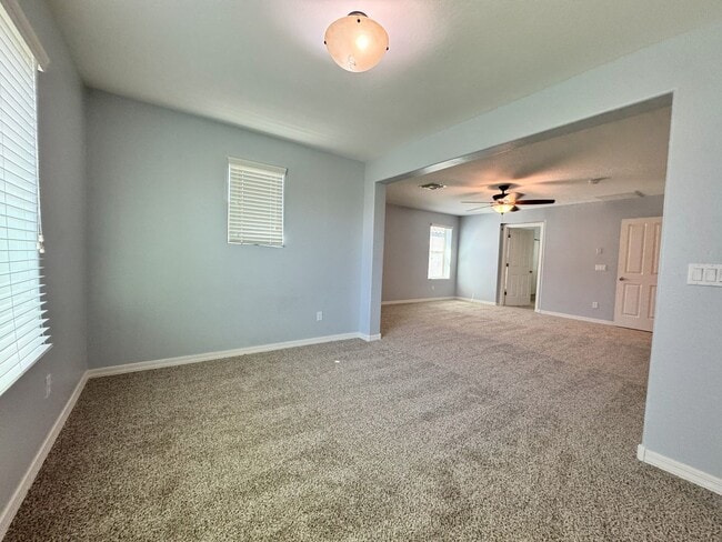 Building Photo - Spacious 5-Bedroom + Loft in Lyons Gate wi...
