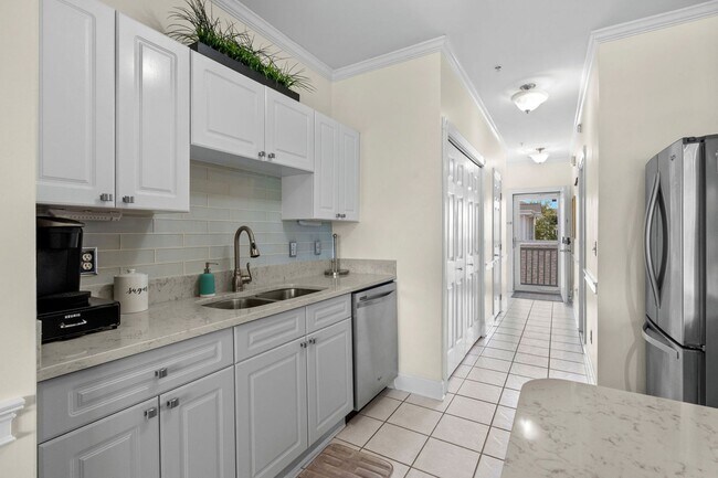 Building Photo - 4855 Carnation Cir