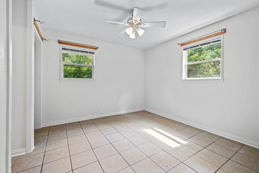 Building Photo - 850 W Kelley St