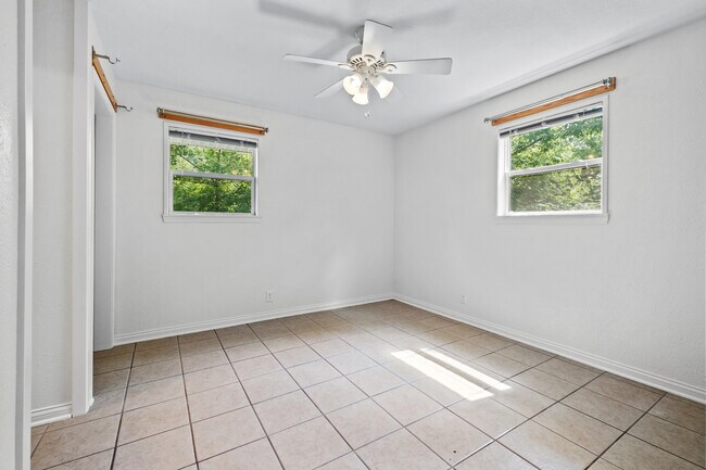 Building Photo - 850 W Kelley St