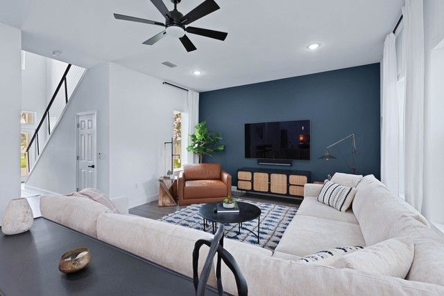 Building Photo - 5631 Heckscher Dr