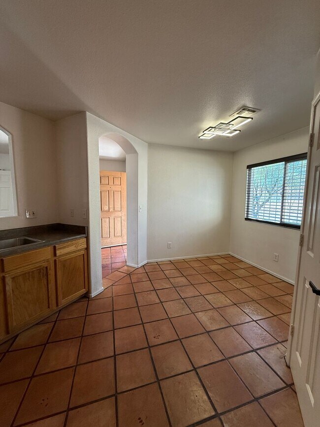 Building Photo - NEW CARPET! 3 Bed / 2 Bath Single Family Home – Spacious, Upgraded & Great Location!