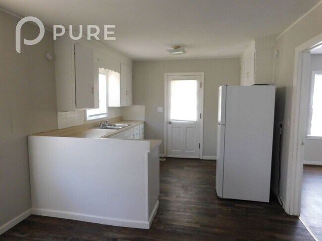 Building Photo - $200 Visa gift card offer!
