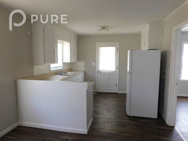 Building Photo - $200 Visa gift card with approved lease!