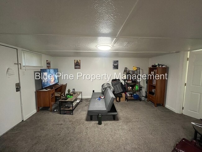 Building Photo - 461 1/2 I Street