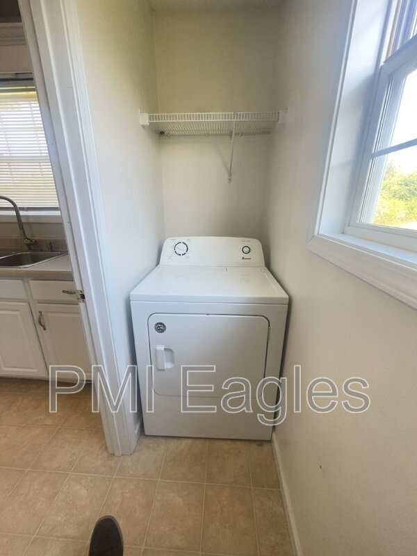 Building Photo - 102 Milard Ct
