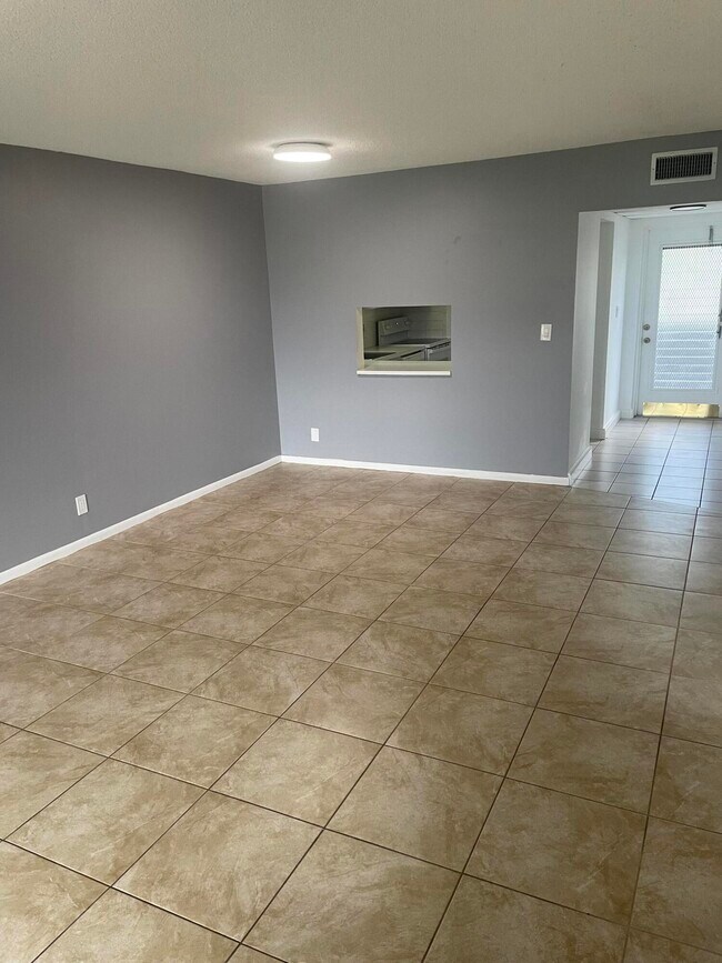 Building Photo - 7827 Golf Cir Dr