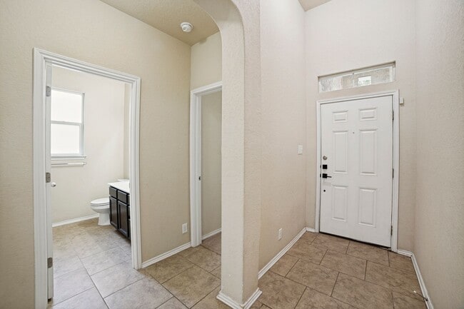 Building Photo - Beautiful 3 Bedroom in Republic Oaks Community