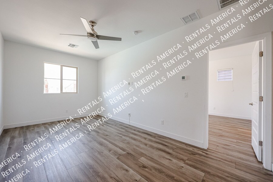 Building Photo - 4702 E Barbarita Ave