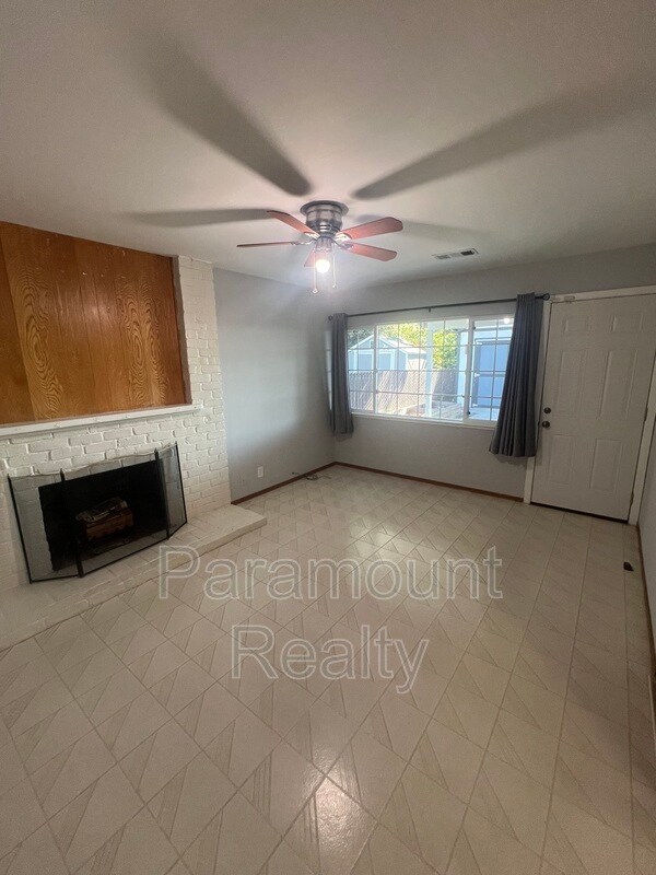 Building Photo - 30407 Treeview St