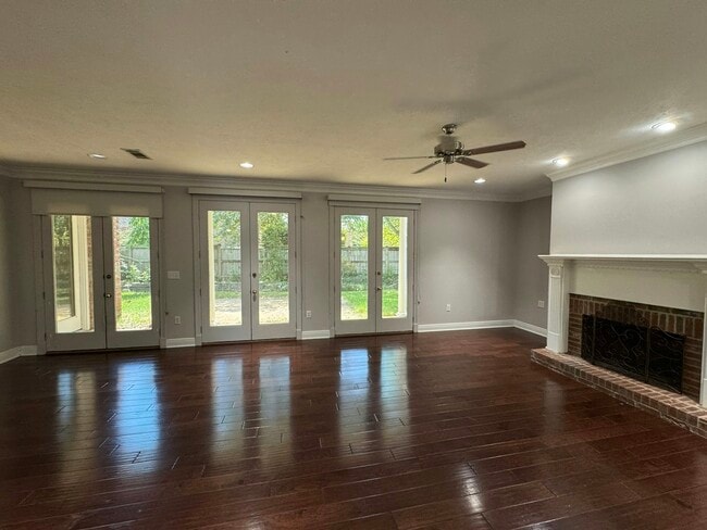 Building Photo - 301 Golden Pond Dr