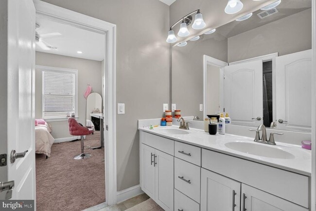 Building Photo - 23631 Glenmallie Ct