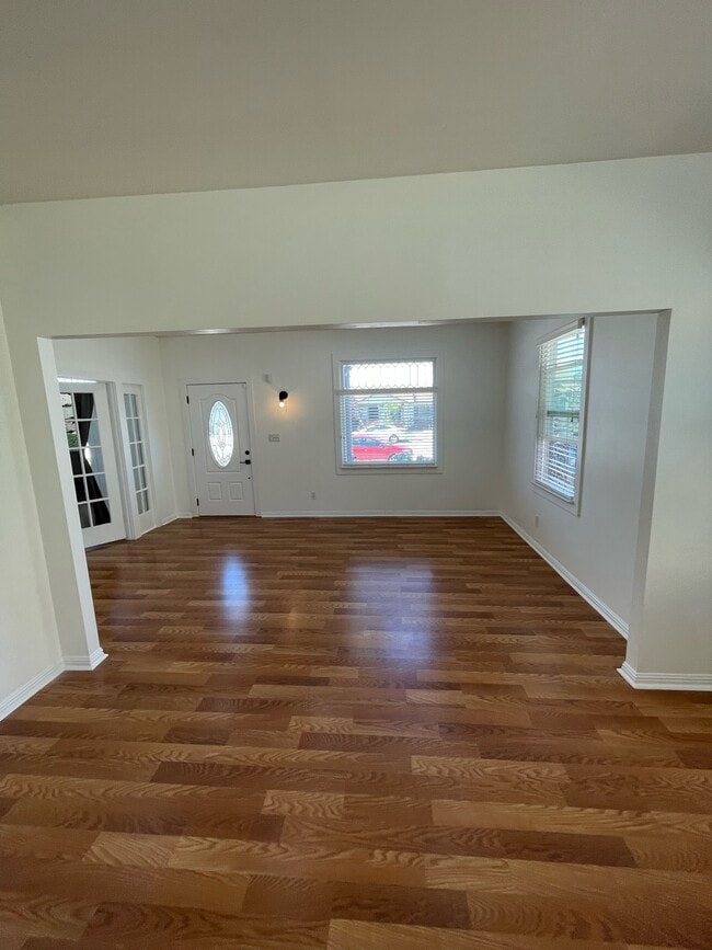 Building Photo - 1110 W 164th St