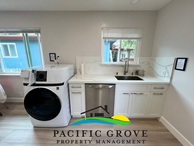 Building Photo - Furnished Single Family Home in Pacific Grove available NOW!