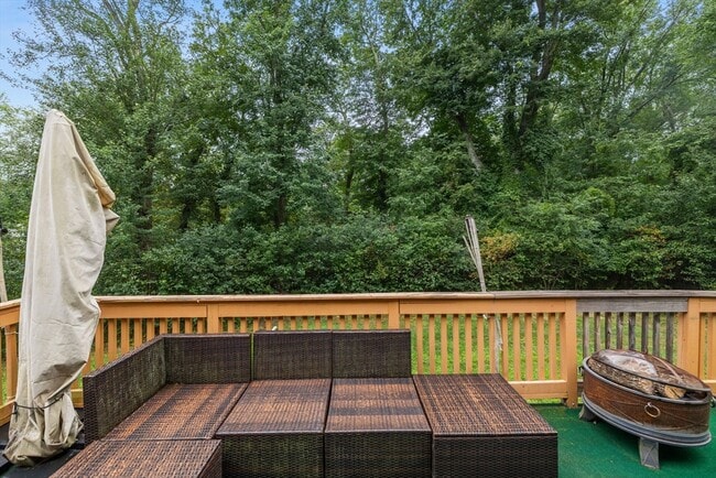 Building Photo - 4 Hadley Rd