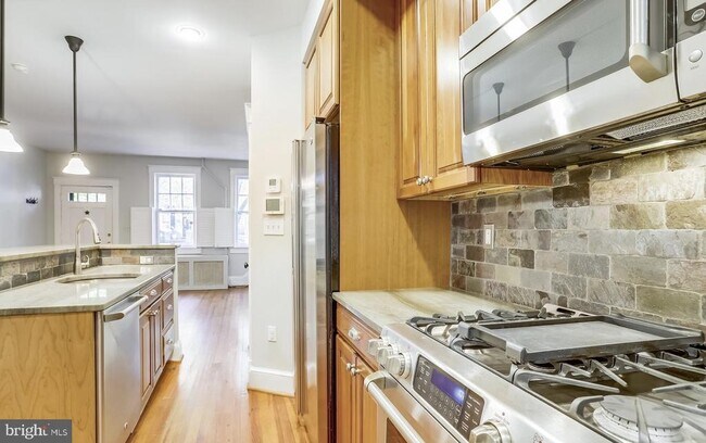 Primary Photo - 2031 37th St NW