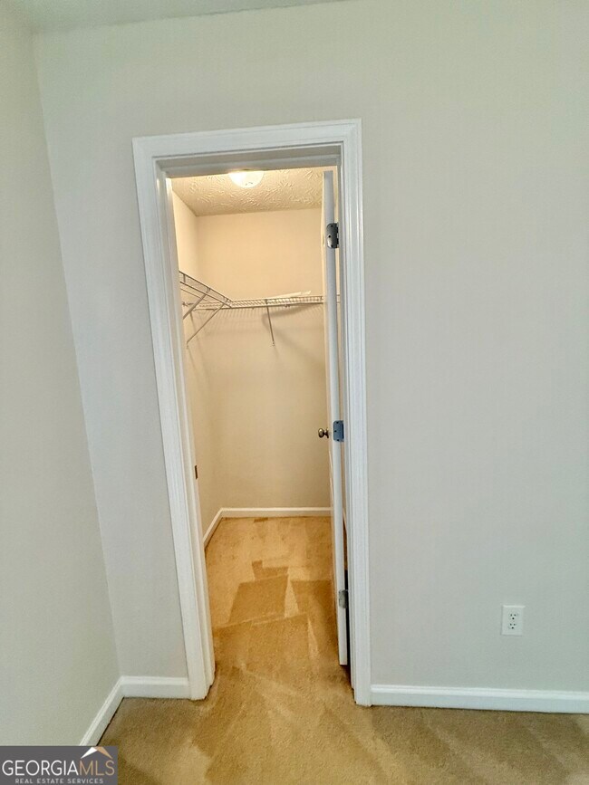 Building Photo - 6327 Ellenwood Dr