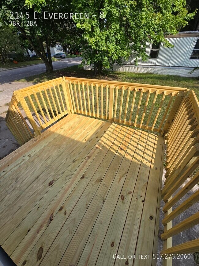 Building Photo - 2145 E. Evergreen-8