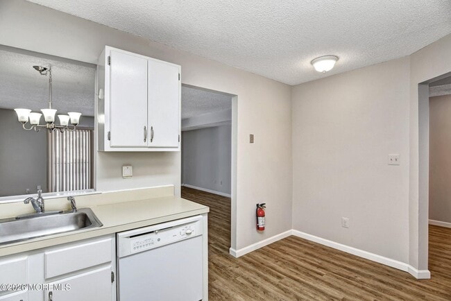 Building Photo - 159 Tulip Ln