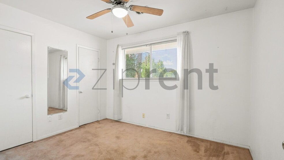 Building Photo - Unit