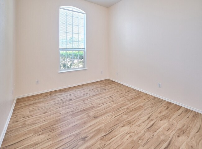 Building Photo - 501 Harvard Dr