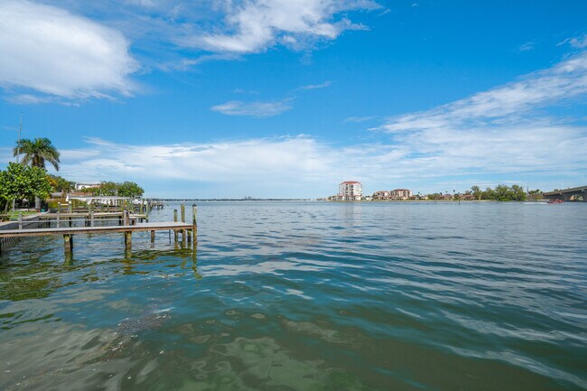 Building Photo - 3536 Belle Vista Dr E