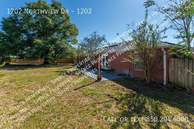 Building Photo - 1202 Northview Dr