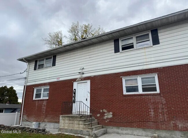 Building Photo - 442 Spring St