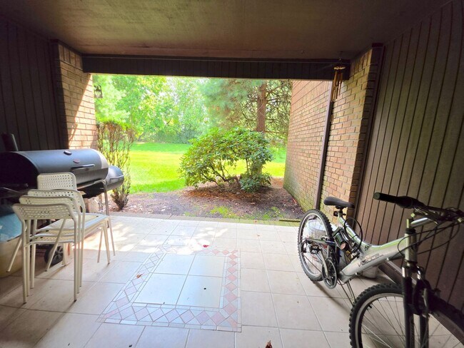 Building Photo - 384 Willowbrook Dr