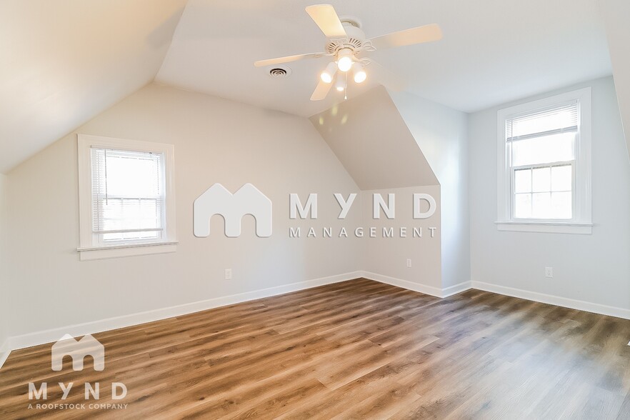 Building Photo - 25 Camelia Dr