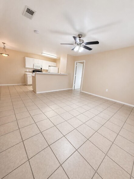 Building Photo - 811 Cloyd Dr