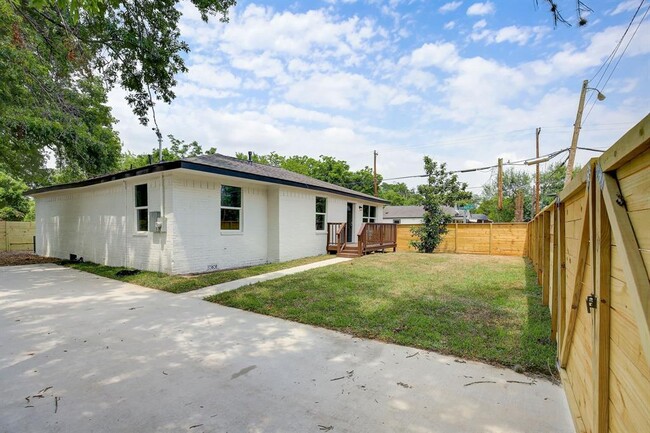 Building Photo - 4513 Cavalcade St