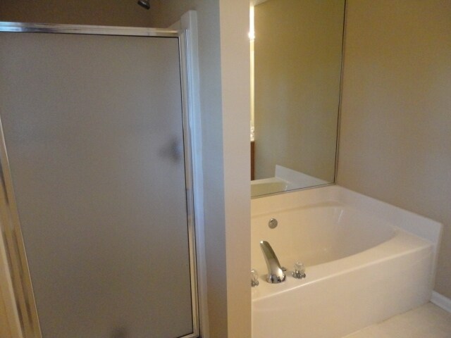 Building Photo - 180 River Crest Ct