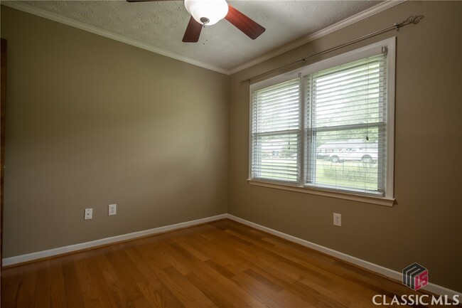 Building Photo - 1500 Crooked Creek Rd