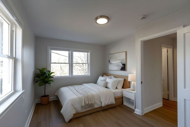 Building Photo - Renovated 3 Bed / 1.5 Bath in Essex | Parking Pad | Available 1/19/2026