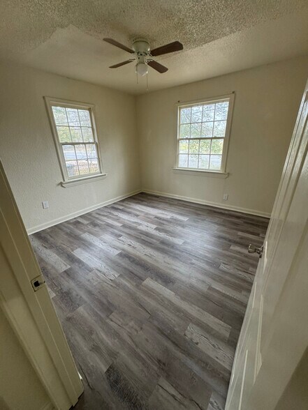 Building Photo - 5444 Winbourne Ave