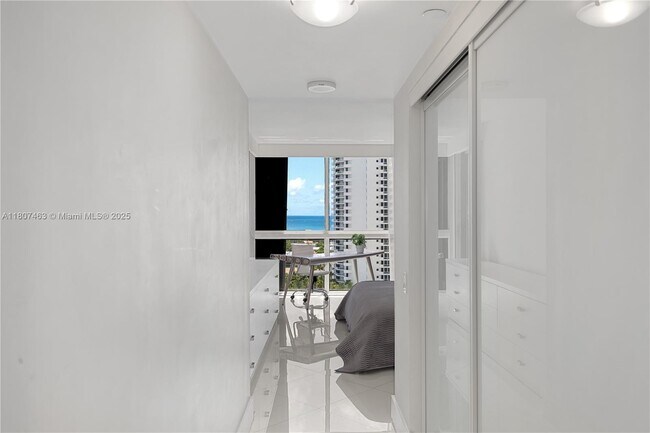 Building Photo - 3640 Yacht Club Dr