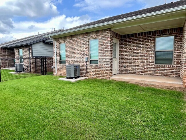Building Photo - Beautiful 2 Bed 2 Bath!