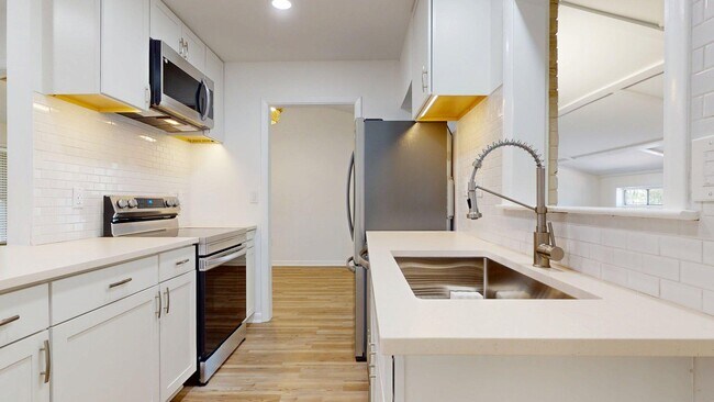 Building Photo - 4403 Ventura Dr