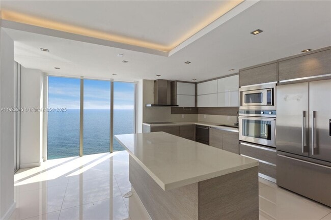 Building Photo - 881 Ocean Dr