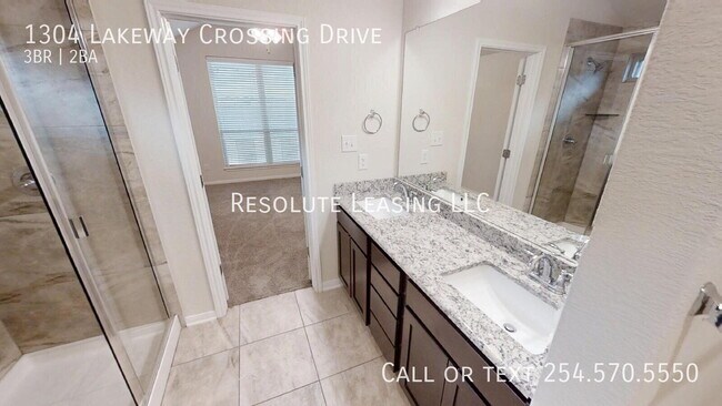 Building Photo - 1304 Lakeway Crossing Dr