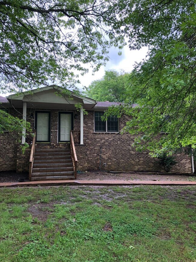 Building Photo - 3 Bed/ 2 Bath Duplex in Madison