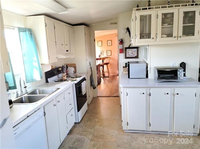 Building Photo - 135 Fowler Ln
