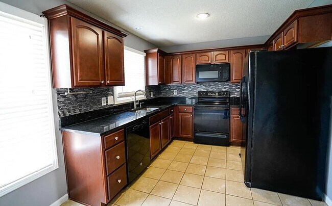 Building Photo - 853 E 167th Ct