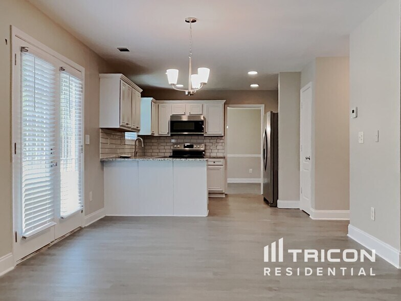 Building Photo - 3540 Stoney Creek Way
