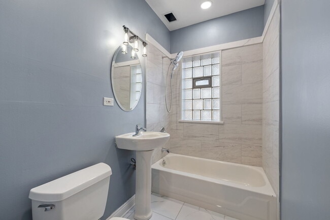 Building Photo - 6850 S Dante Ave