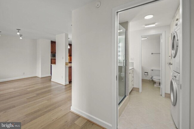 Building Photo - 8340 Greensboro Dr